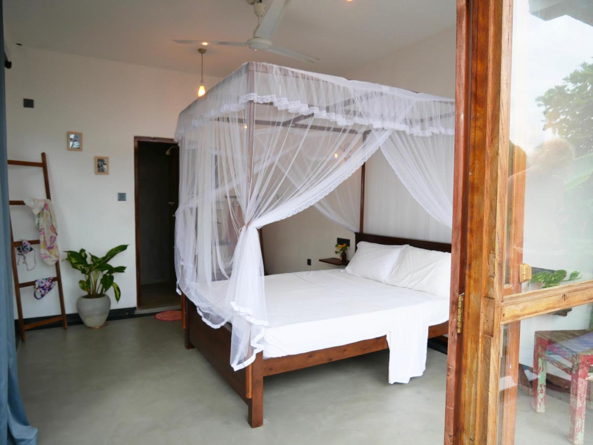 Sky Mountain Cafe With Seaview Bed & Breakfast Weligama Exterior photo