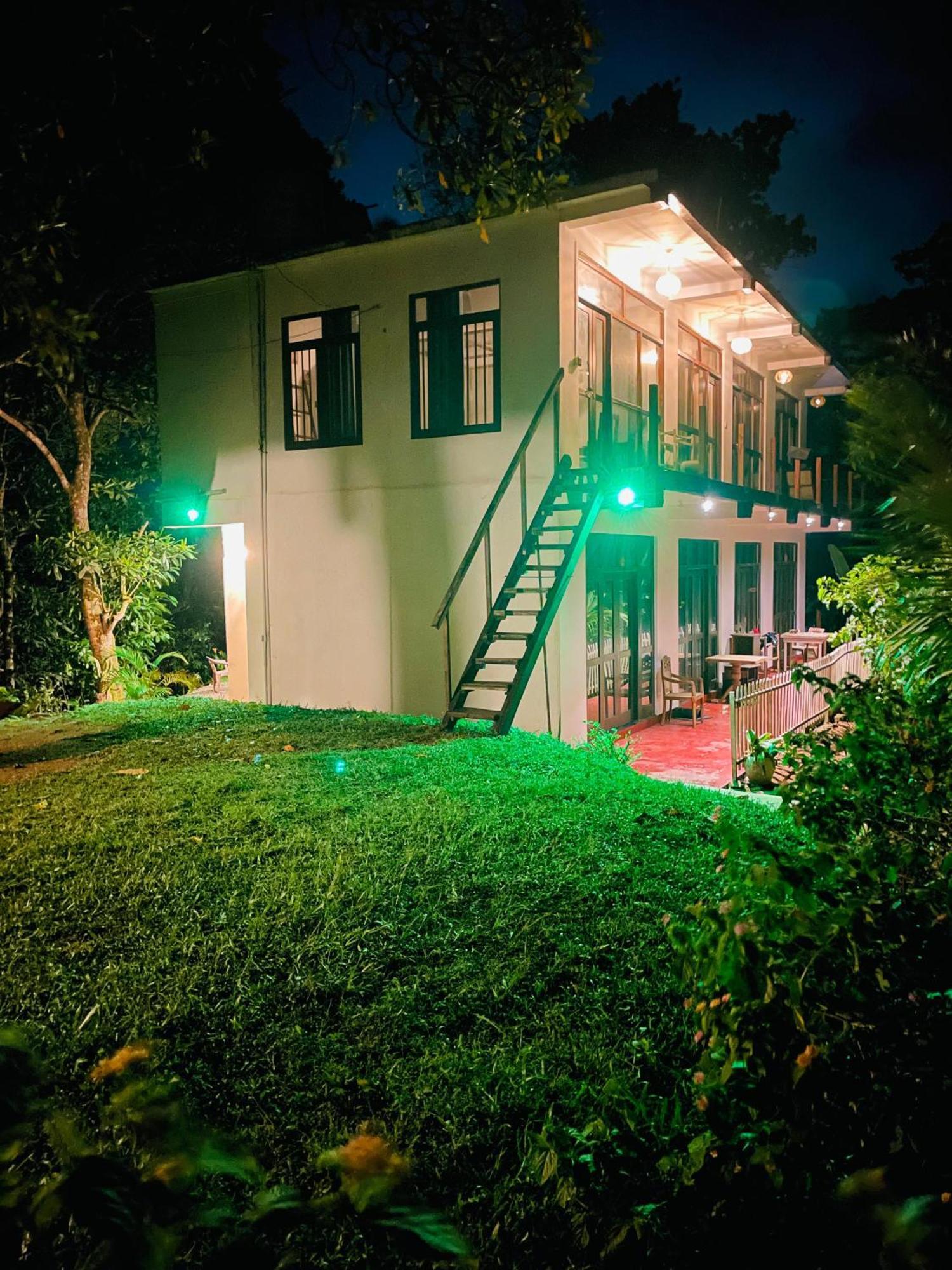 Sky Mountain Cafe With Seaview Bed & Breakfast Weligama Exterior photo