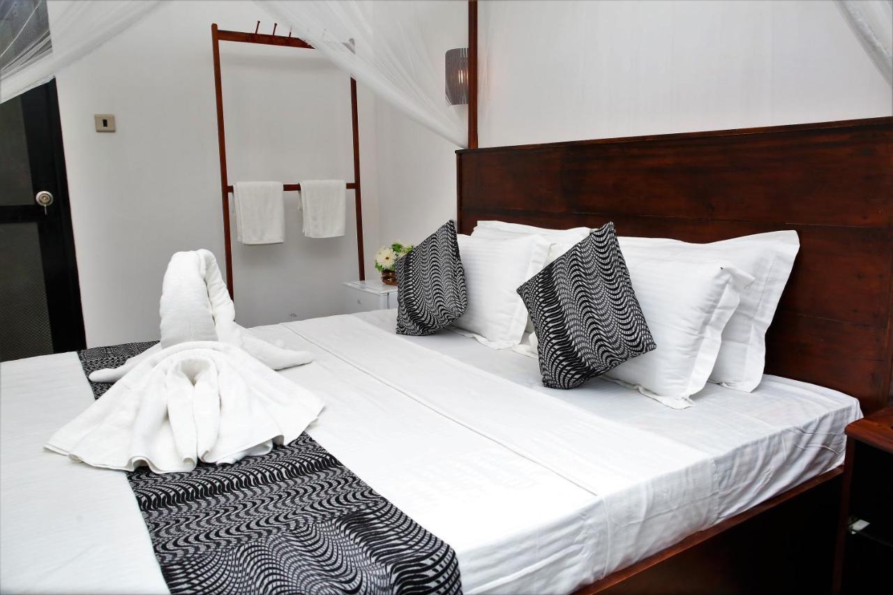 Sky Mountain Cafe With Seaview Bed & Breakfast Weligama Exterior photo