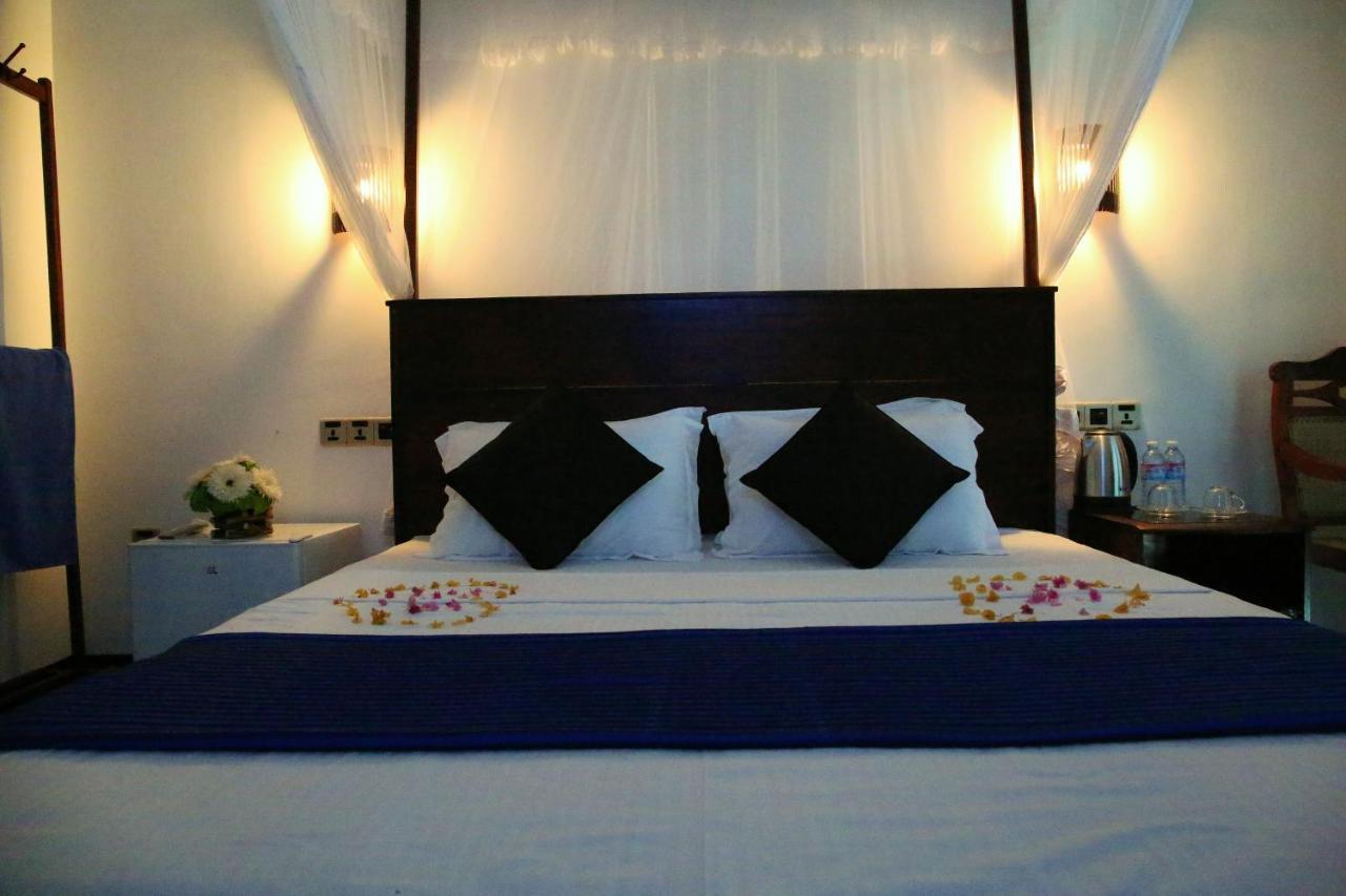 Sky Mountain Cafe With Seaview Bed & Breakfast Weligama Exterior photo