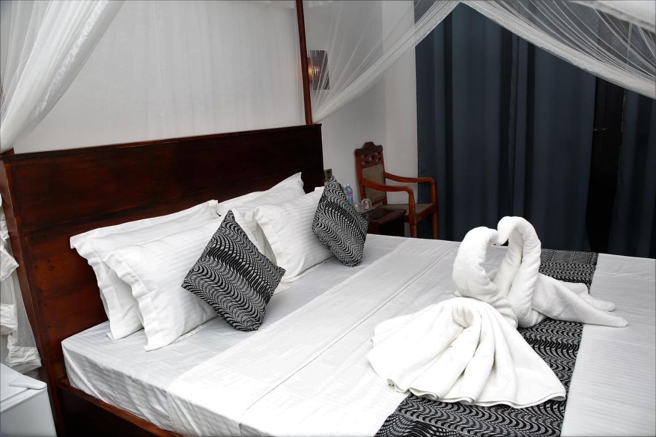 Sky Mountain Cafe With Seaview Bed & Breakfast Weligama Exterior photo