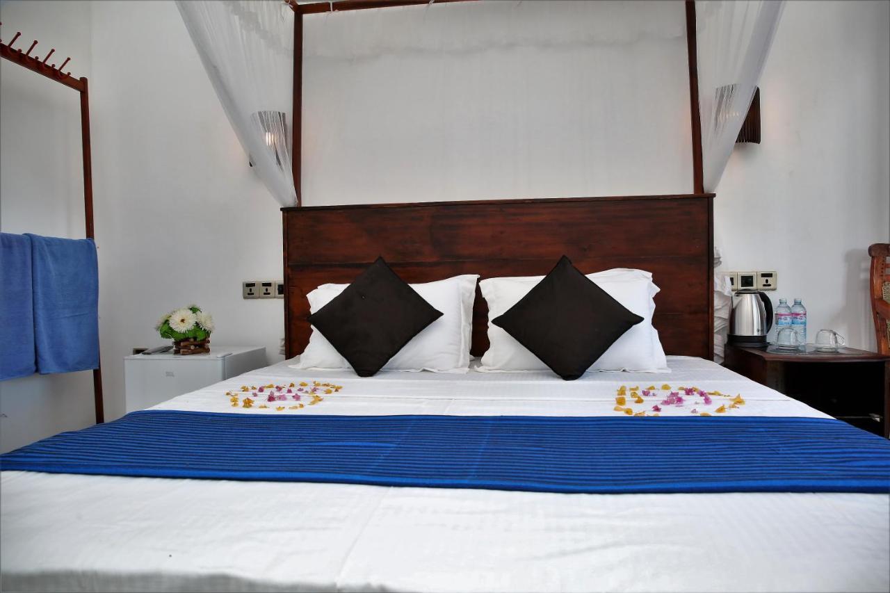 Sky Mountain Cafe With Seaview Bed & Breakfast Weligama Exterior photo